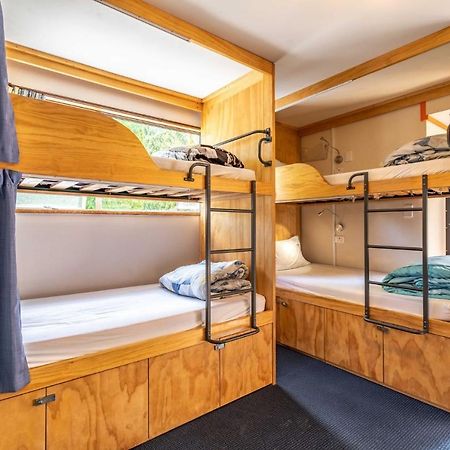 The Flaming Kiwi Backpackers Vandrarhem Queenstown Exteriör bild