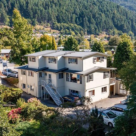 The Flaming Kiwi Backpackers Vandrarhem Queenstown Exteriör bild