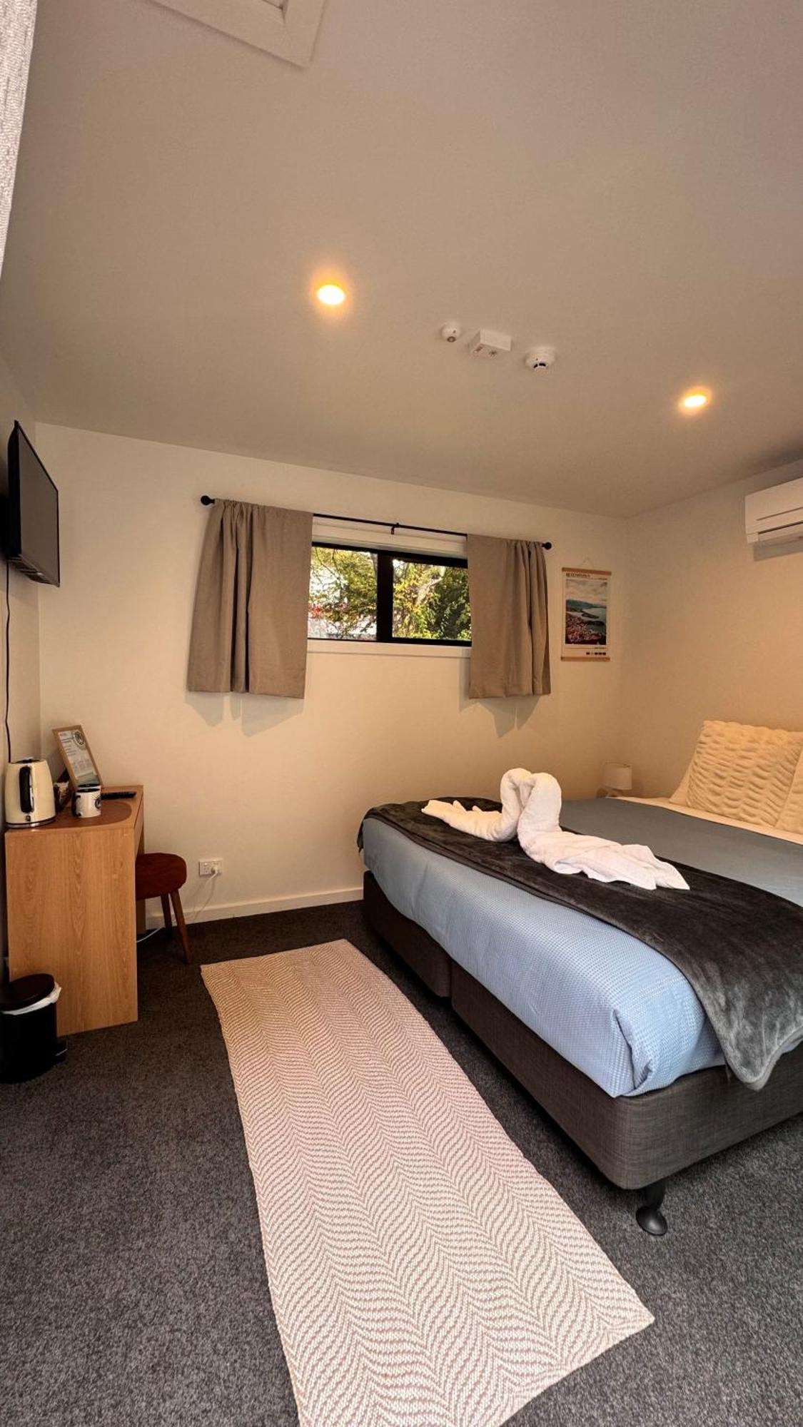 The Flaming Kiwi Backpackers Vandrarhem Queenstown Exteriör bild