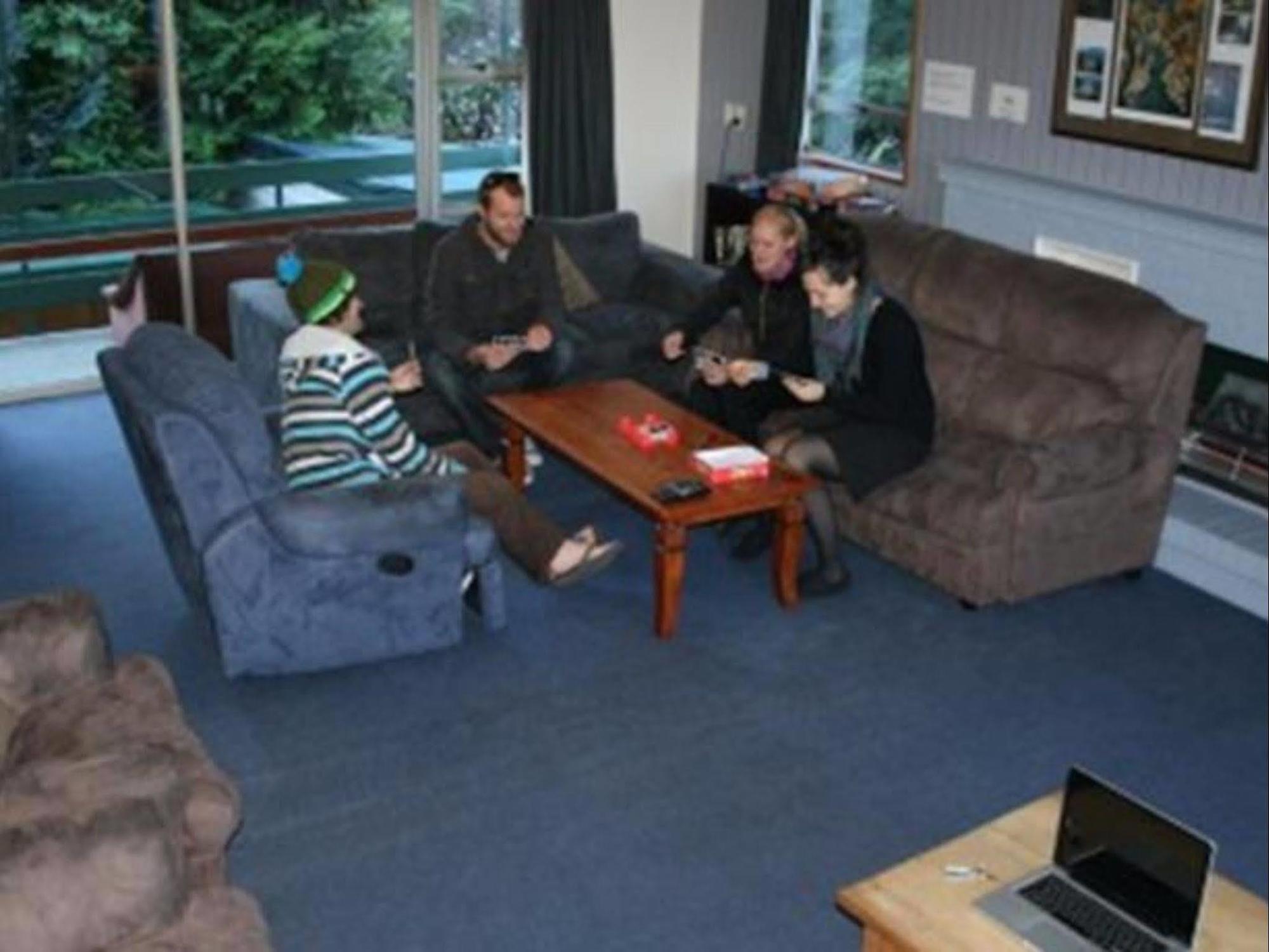 The Flaming Kiwi Backpackers Vandrarhem Queenstown Exteriör bild